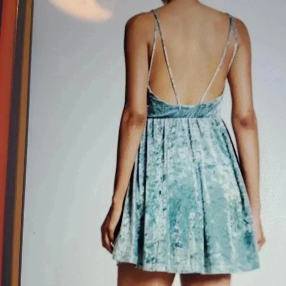 ROMEO & JULIET VELVET DRESS 👗 - Picture 4 of 4